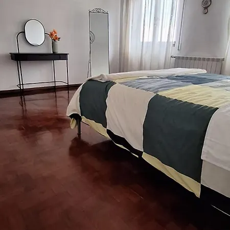 Casa Jose E Maria - Moradia Espacosa Com Jardim No Centro De *