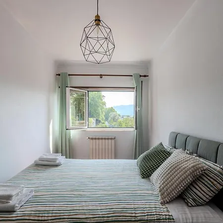 Casa Jose E Maria - Moradia Espacosa Com Jardim No Centro De Holiday home Braga