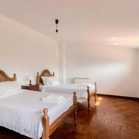 Holiday home Casa Jose E Maria - Moradia Espacosa Com Jardim No Centro De